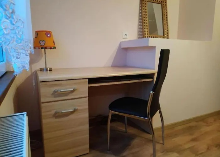 Przytulny W Nadolu, Blisko Debki I Bialogora